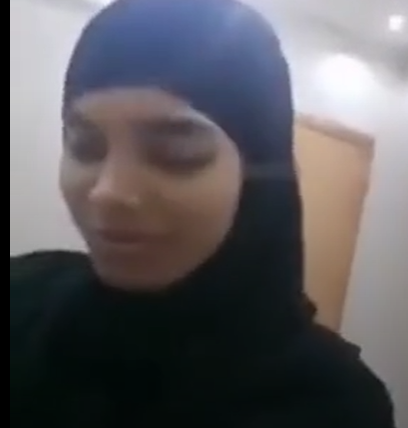 Teen muslim hijabi girl with boyfriend in oyo